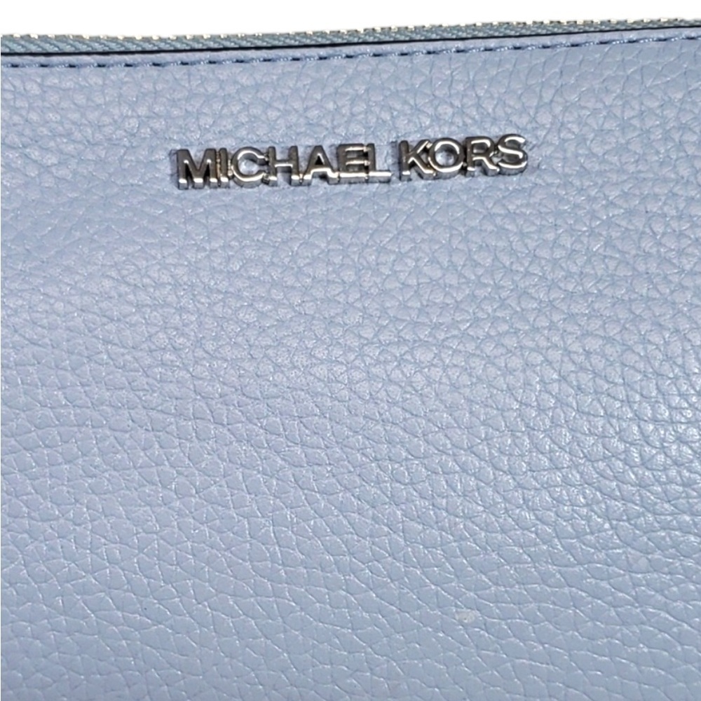 MICHAEL KORS PEBBLED LEATHER CLUTCH BAG IN BABY BLUE - Picture 3 of 8